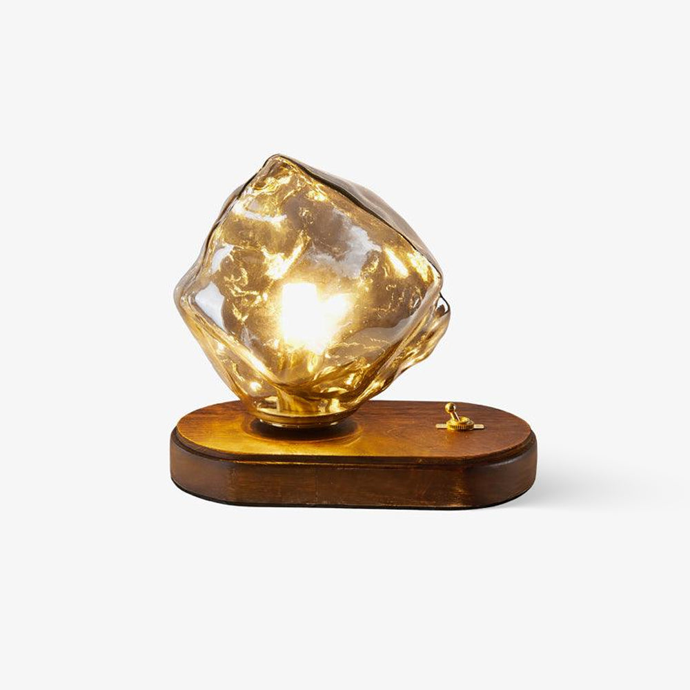 Üvegből készült asztali lámpa jégkő formájában